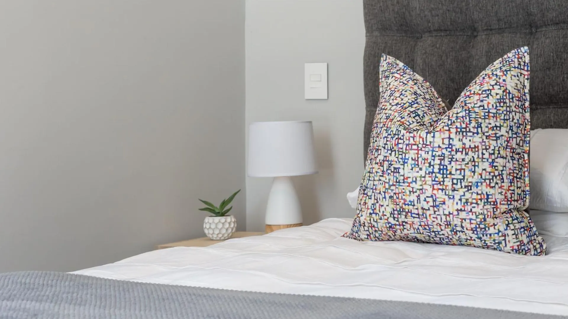 Trendy 2 Bedroom Apartment In Greenpoint, Cape Town.