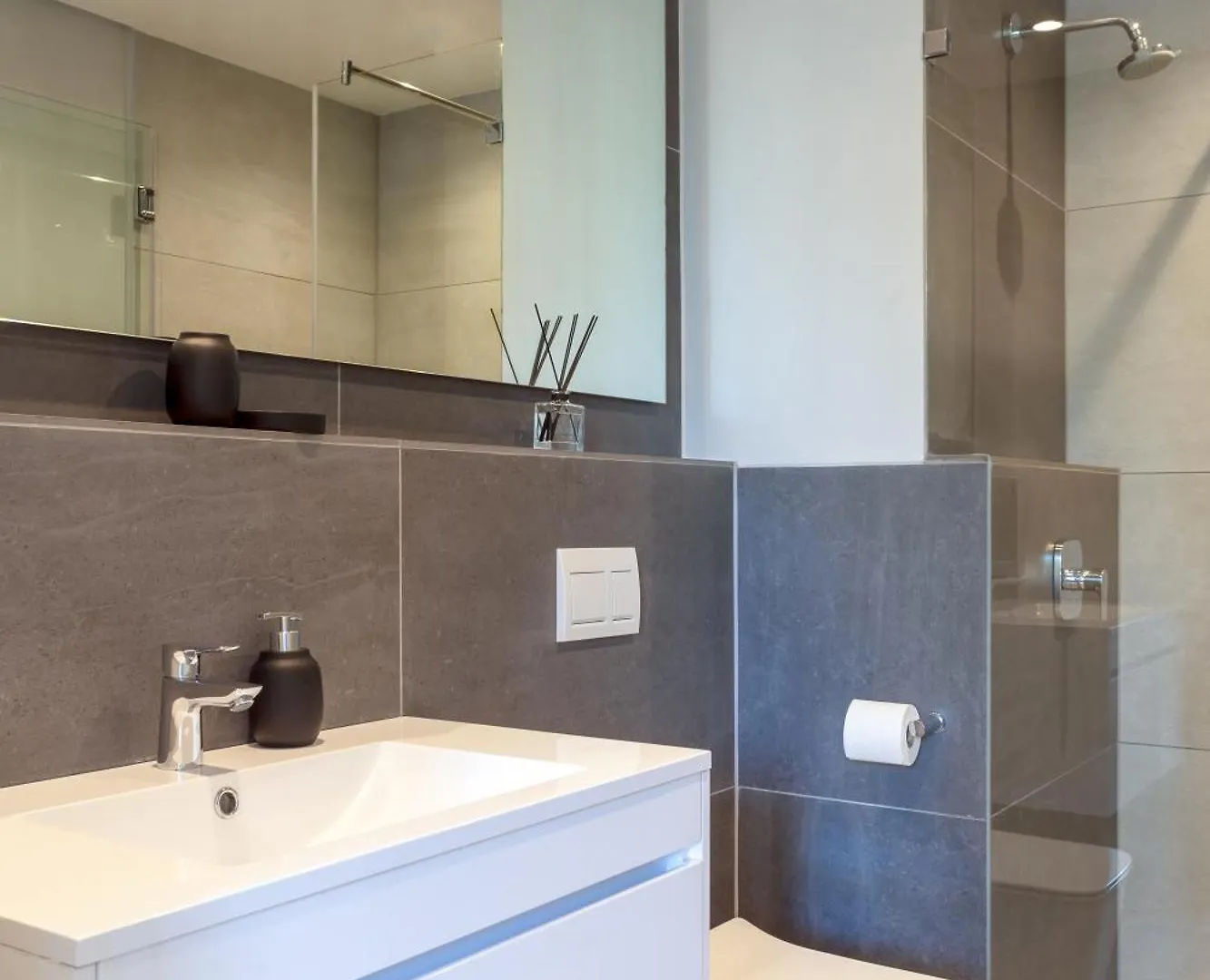 Trendy 2 Bedroom Apartment In Greenpoint, Cape Town.