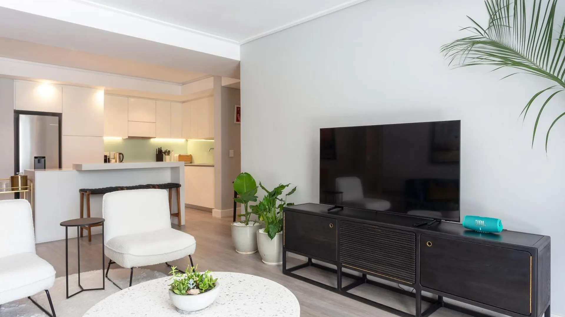 Trendy 2 Bedroom Apartment In Greenpoint, Cape Town.