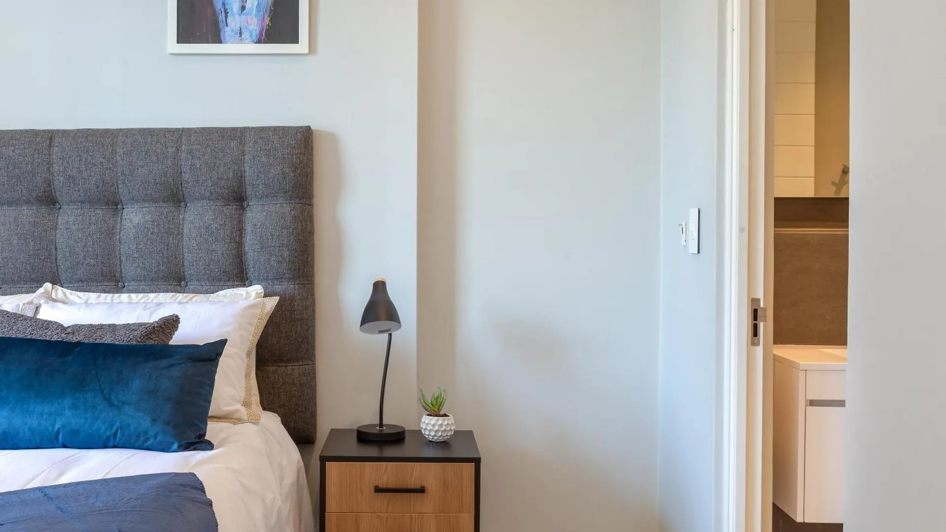 Trendy 2 Bedroom Apartment In Greenpoint, Cape Town.