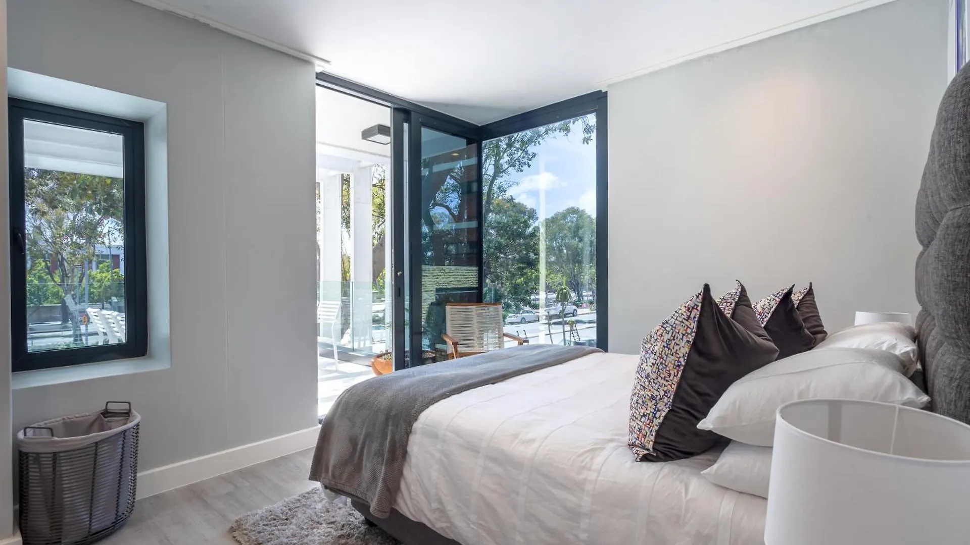 Trendy 2 Bedroom Apartment In Greenpoint, Cape Town.