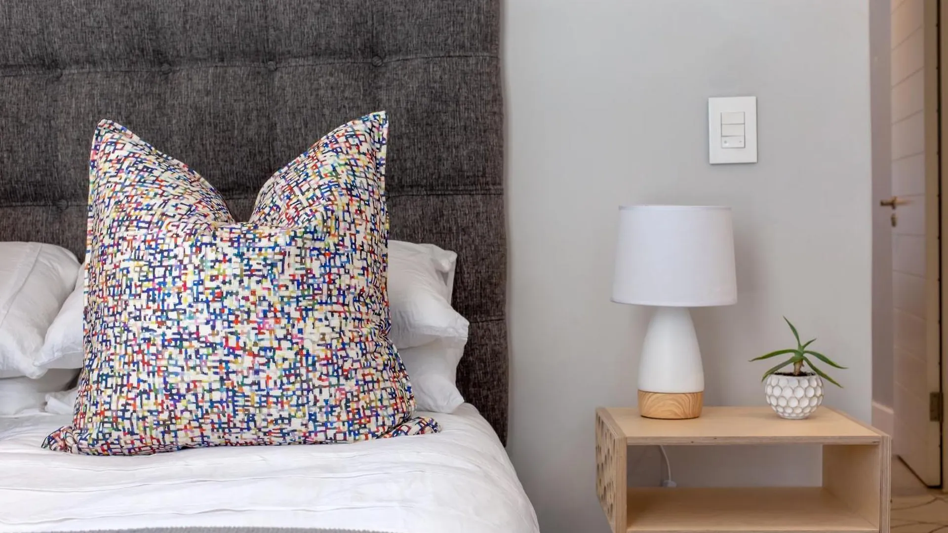 Trendy 2 Bedroom Apartment In Greenpoint, Cape Town.