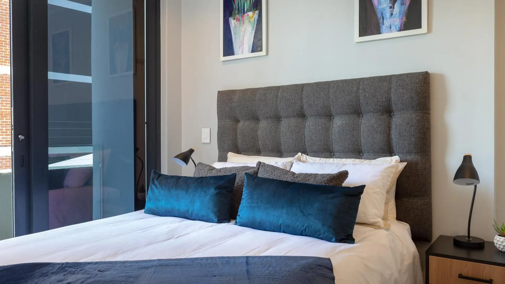 Trendy 2 Bedroom Apartment In Greenpoint, Cape Town.