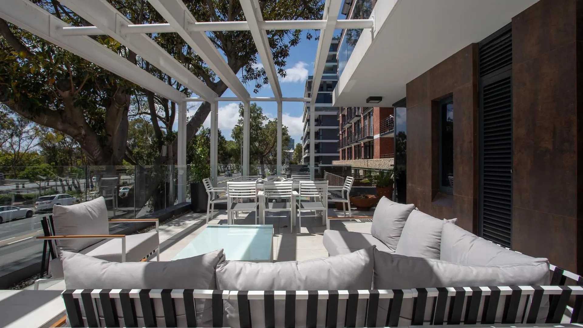 Trendy 2 Bedroom Apartment In Greenpoint, Cape Town. South Africa
